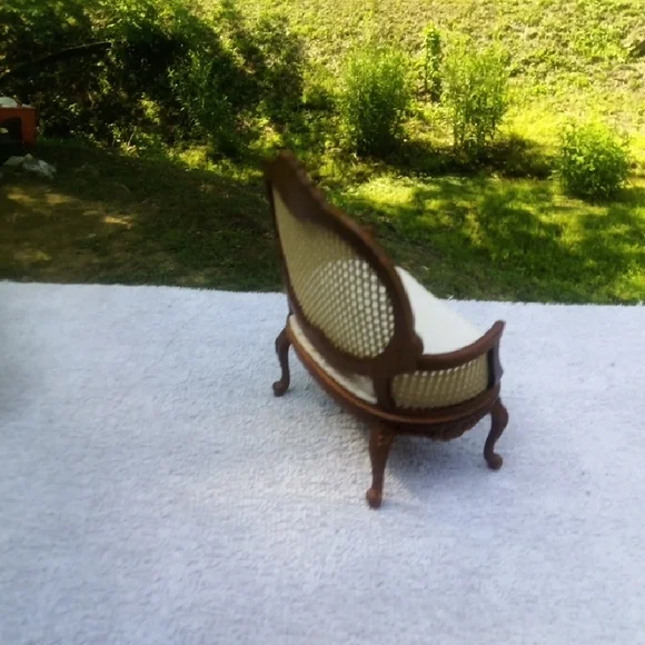 JBM Walnut Cane Settee/Loveseat Couch dollhouse miniature 1:12 scale - Picture 5 of 9